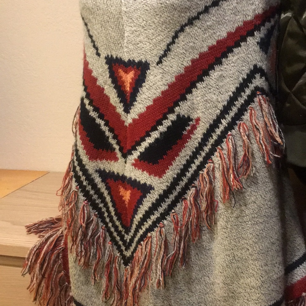 🎈SOLD. Shiraleah chicago poncho sweater - Picture 4 of 8